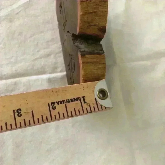 Carved wood mother and child deer mom and fawn? decor - Picture 5 of 5